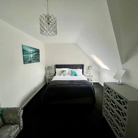 Bs - Luxury Top Floor 4 Bed Apartment With Garage In Town Centre - No Lift 스트렛포드-어폰-에이본 외부 사진