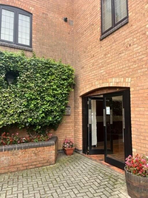 Bs - Luxury Top Floor 4 Bed Apartment With Garage In Town Centre - No Lift 스트렛포드-어폰-에이본 외부 사진