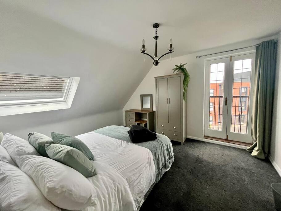 Bs - Luxury Top Floor 4 Bed Apartment With Garage In Town Centre - No Lift 스트렛포드-어폰-에이본 외부 사진