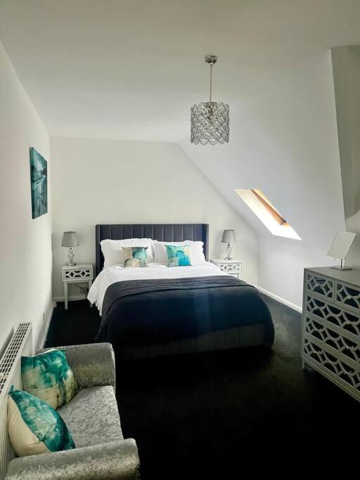 Bs - Luxury Top Floor 4 Bed Apartment With Garage In Town Centre - No Lift 스트렛포드-어폰-에이본 외부 사진